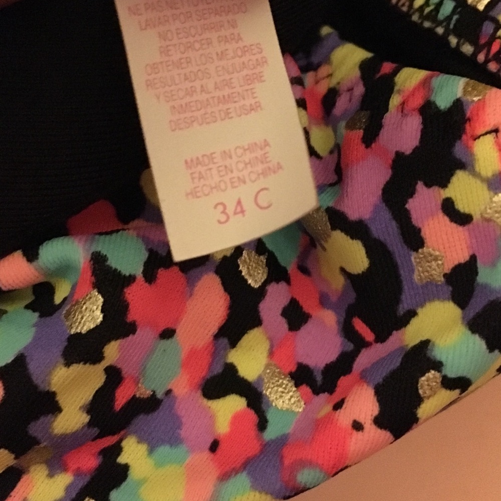 Victoria Secret bikini and a pair of sun glasses - Picture 6 of 6
